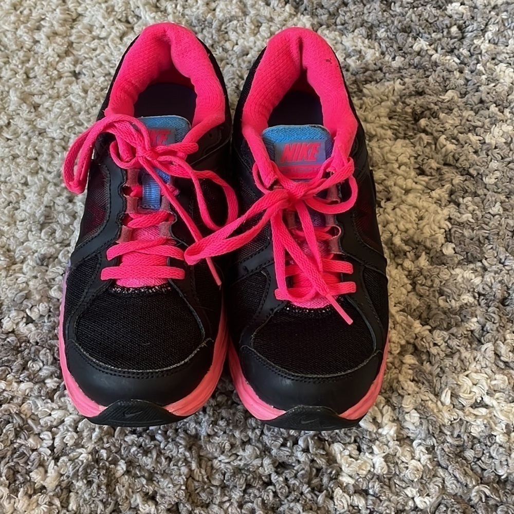 Womens Nike shoes - Picture 3 of 7